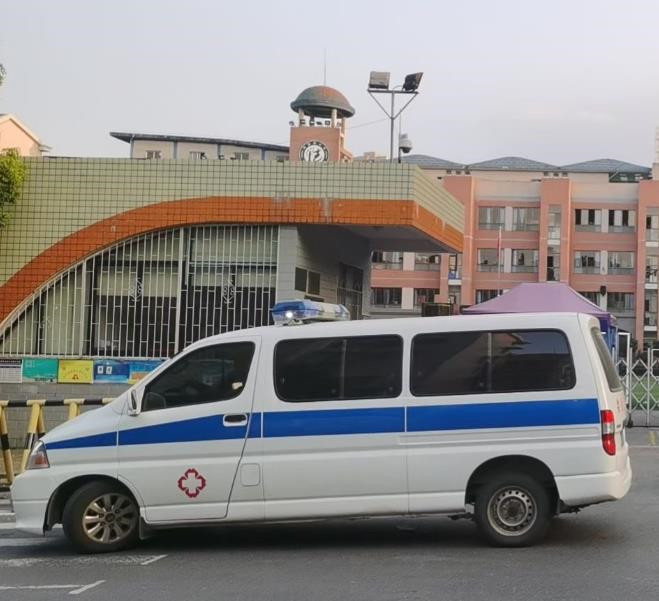 柯桥救护车出租护送骨折病人一公里多少钱